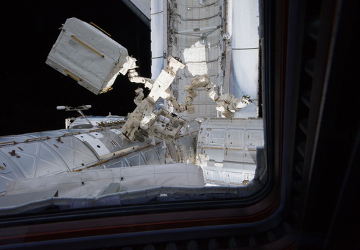 STS134-E-07717