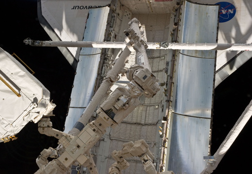 STS134-E-08361