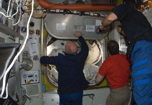 STS134-E-09193