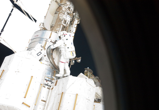 STS134-E-09303