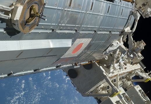 STS134-E-09023