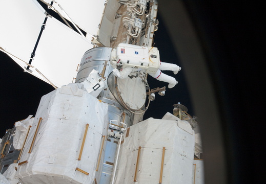 STS134-E-09296