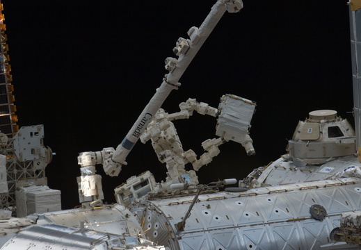STS135-E-11131