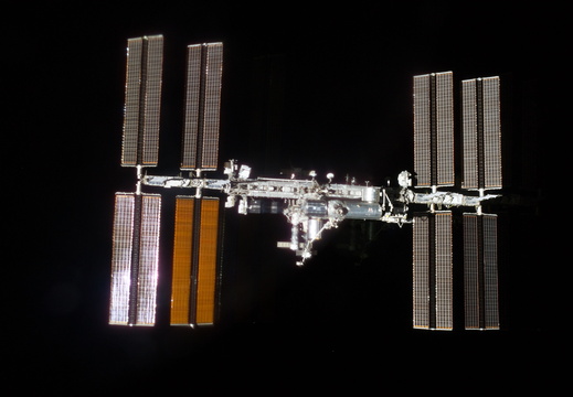 STS135-E-11781