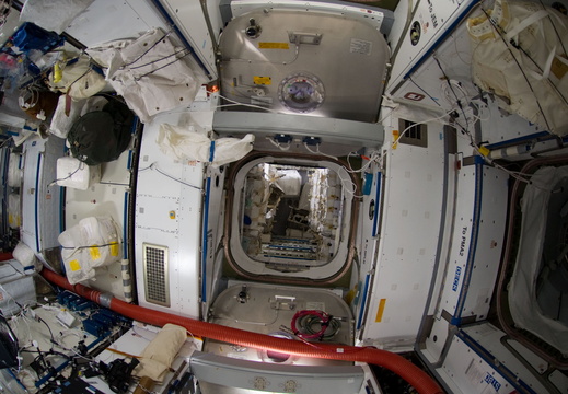 STS135-E-09129