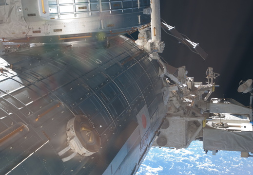 STS135-E-08478
