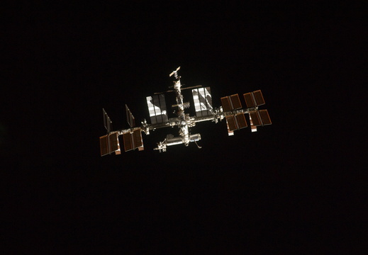 STS135-E-06698