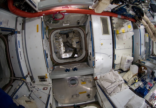 STS135-E-09230
