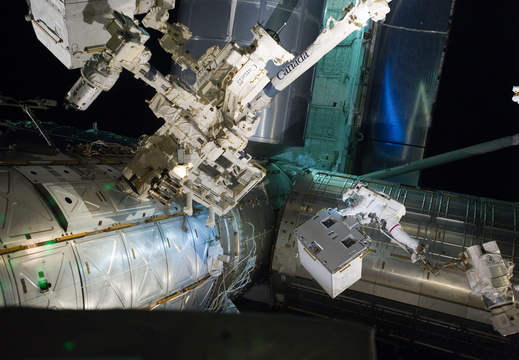 STS135-E-07550
