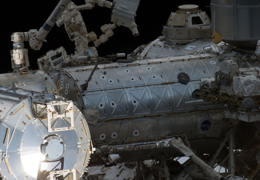 STS135-E-11132