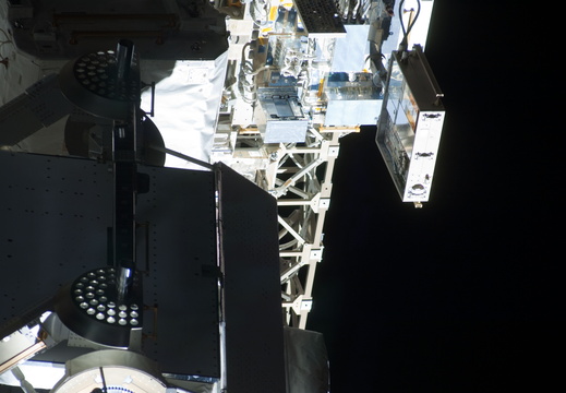 STS135-E-08364