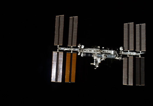 STS135-E-11779