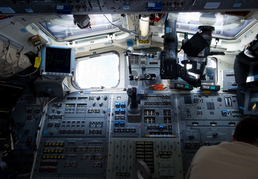 STS135-E-07145