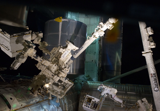 STS135-E-07546