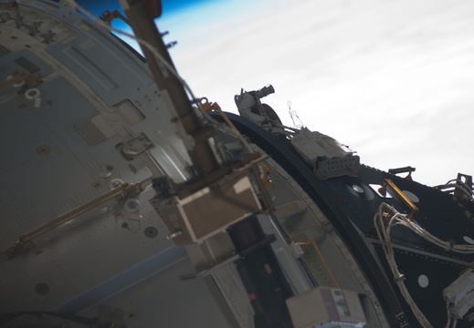 STS135-E-08597