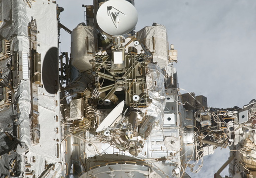 STS135-E-10915