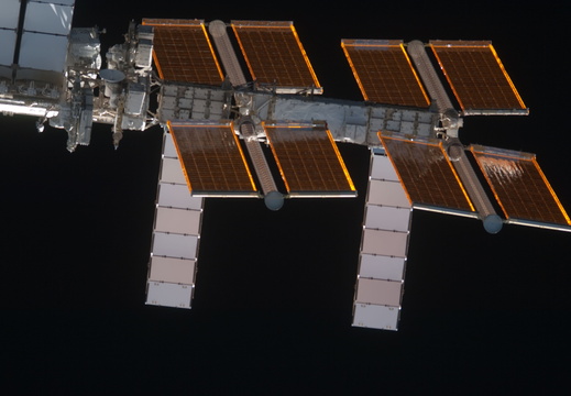 STS135-E-06797