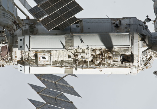 STS135-E-10857