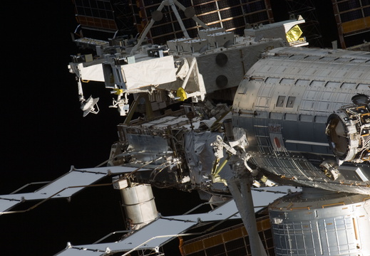 STS135-E-11122