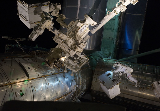STS135-E-07551