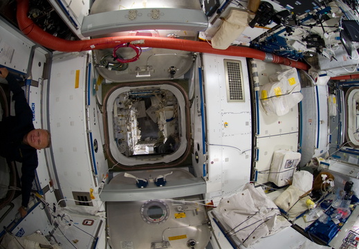 STS135-E-09171
