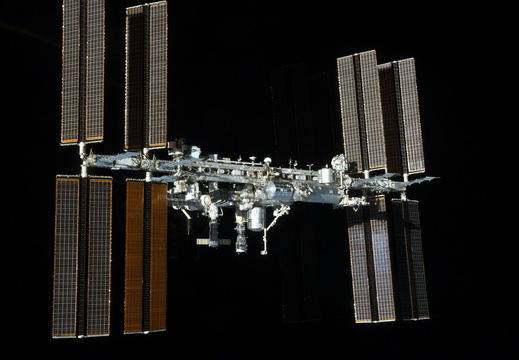 STS135-E-11795