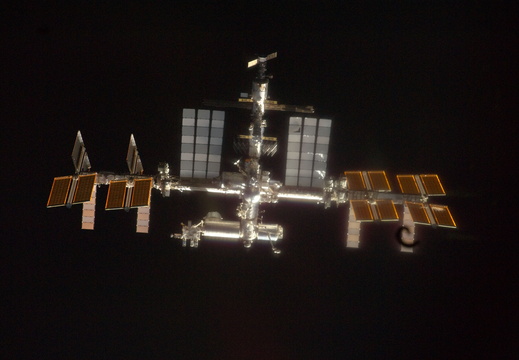 STS135-E-06711