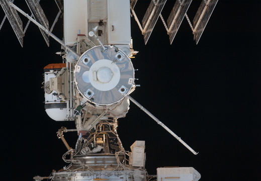 STS135-E-06869