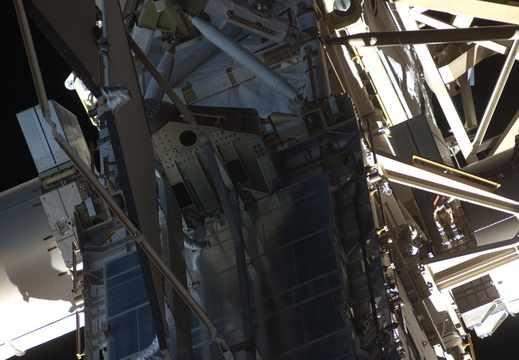STS135-E-08429