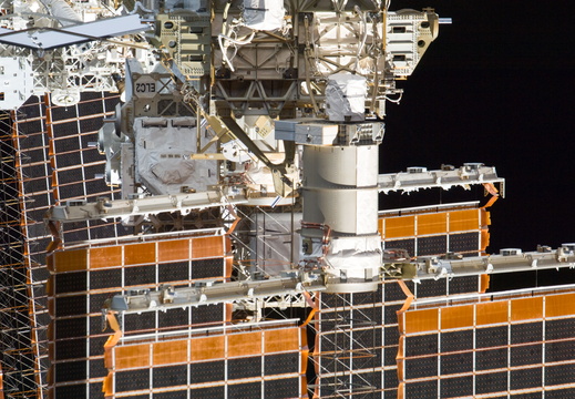 STS135-E-11223