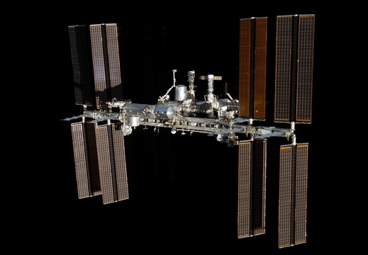 STS135-E-11803