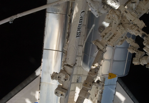 STS135-E-07565