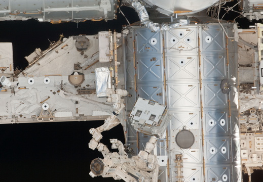 STS135-E-06911