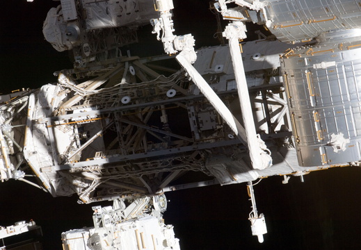 STS135-E-11379