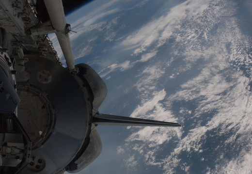 STS135-E-12091