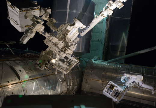 STS135-E-07543