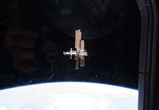 STS135-E-10792