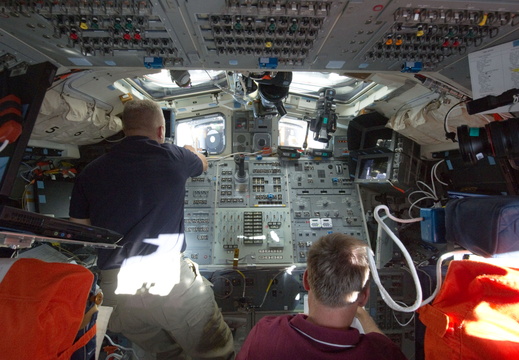 STS135-E-10656