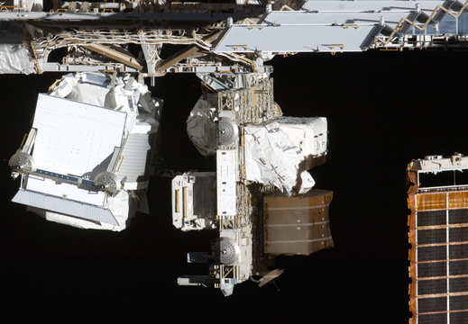 STS135-E-11373