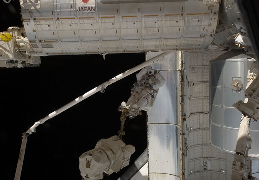 STS135-E-07595