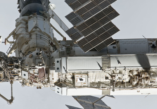 STS135-E-10856