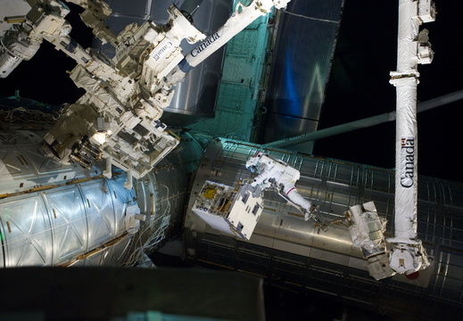 STS135-E-07548