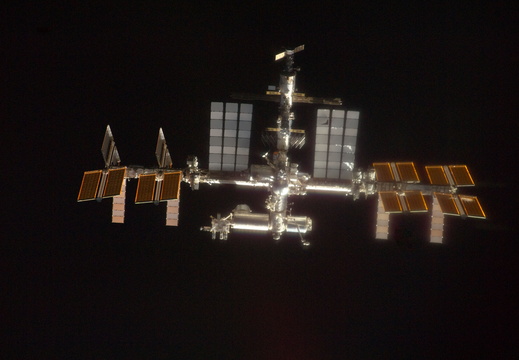 STS135-E-06710