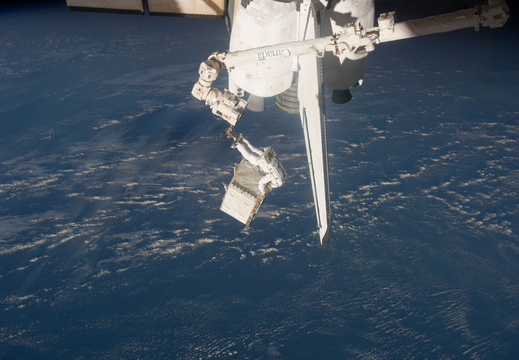 STS135-E-07514