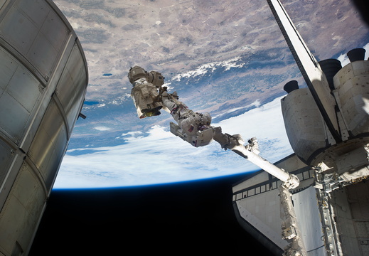 STS135-E-07614