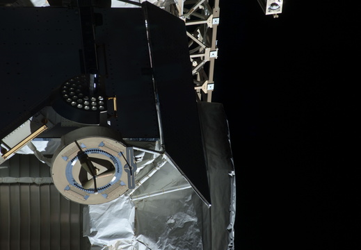 STS135-E-08412