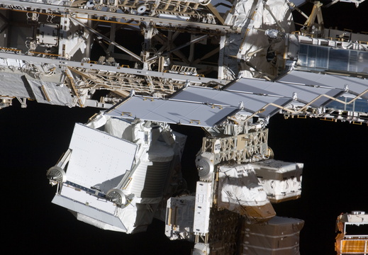 STS135-E-11058