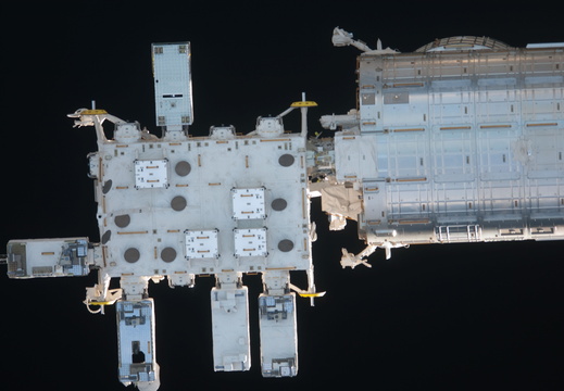 STS135-E-06857