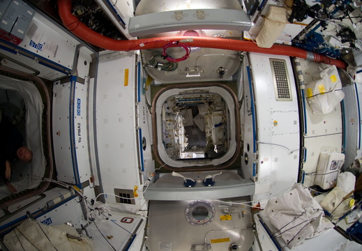 STS135-E-09162