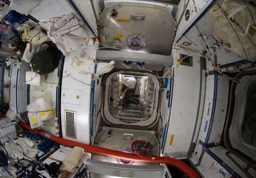 STS135-E-09130